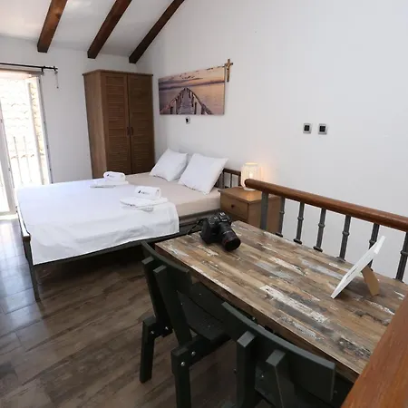 Nikolla 6 スプリト