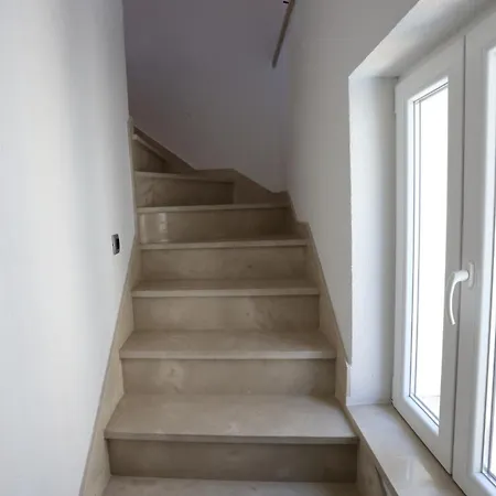 Nikolla 6 スプリト