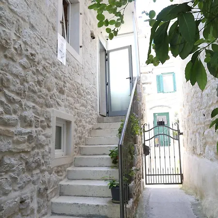 Nikolla 6 Apartman